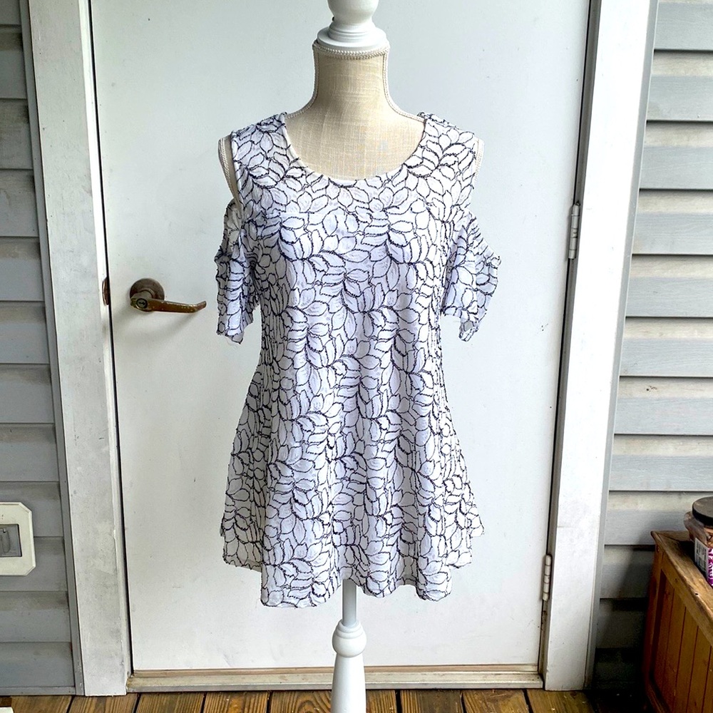 Summer top that flows.Pullover, ruffle, off-shoulder sleeves